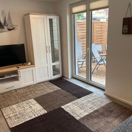 Ferienwohnung Nora Mit Blick Auf Den Ribnitzer See Buitenkant foto